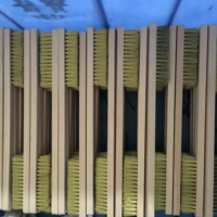 Usine vendant long manche en bois de hêtre fil de cuivre brosse de détartrage polissage et élimination de la rouille brosse en laiton