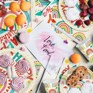 Ensemble de fournitures pour fête d'anniversaire sur le thème de l'arc-en-ciel rétro - Assiettes en papier jetables, gobelets, serviettes, nappe et bannière d'anniversaire - Product Image 6