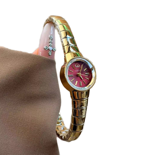 2025 New Fashion Vintage Luxury Gold Quartz Pointer Dial Small Round Ladies' Watch Alloy Strap