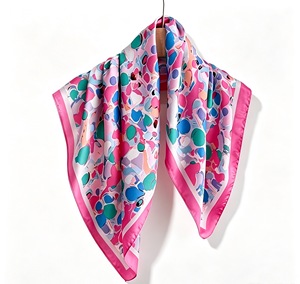 ผ้าพันคอไหมพิมพ์ลายคลื่นสีดำขาว ขนาด 70 ซม. สำหรับเครื่องแต่งกาย - Product Image 4