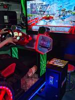 Simulateur de course immersif personnalisable à monnayeur, cockpit robuste, jeu d'arcade de conduite dynamique 110/220V, garantie 1 an, CE