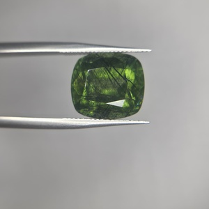 Peridoto Natural de Calidad Superior al por Mayor, Piedra Preciosa Brillante de 10.45 Quilates, Verde Intenso con Hilos de Rutilo Dorado, Corte Cojín Facetado - Product Image 5