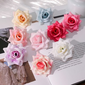 ดอกกุหลาบแดงสดประดิษฐ์จากผ้าไหม สำหรับตกแต่งงานแต่งงาน DIY เครื่องประดับผม ตกแต่งผนัง อุปกรณ์ประกอบฉากถ่ายภาพกลางแจ้ง - Product Image 3