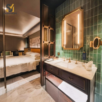 Ensemble de meubles de chambre à coucher d'hôtel 5 étoiles en bois moderne sur mesure, lit king size, commode, table de chevet, salon