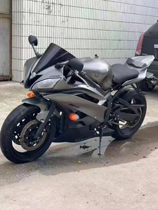 Motocicleta Deportiva Yamaha R6 600cc Usada, a Gasolina, Fabricada en China, Diseño de Alto Rendimiento para Carreras de Alta Velocidad - Product Image 3
