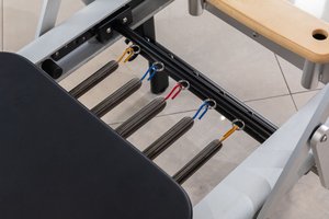Reformer Pilates Pieghevole con Base in Alluminio, Macchina per Pilates per Cliniche di Fisioterapia - Product Image 3