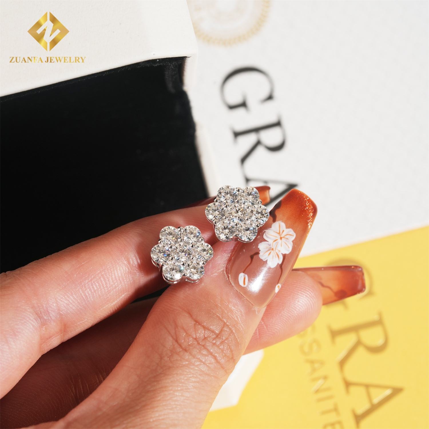 Silver+white moissanite