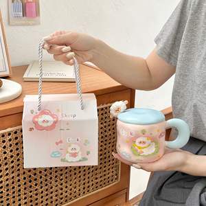 Tasse en céramique de mouton de dessin animé mignon de haute valeur avec couvercle tasse à café de couple de ménage de fille cadeau d'anniversaire <span class=keywords><strong>micro</strong></span>-<span class=keywords><strong>ondes</strong></span> lave-vaisselle - Product Image 3