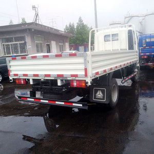 HOWO sinotruk 5ton รถบรรทุกน้ำมันดีเซล6ล้อขนาดเล็ก4x4พวงมาลัยขวารั้วที่นั่งแถวเดียว - Product Image 2