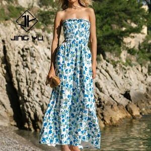 Robe maxi hawaïenne à imprimé floral personnalisé, sans bretelles, design ajouré, robe longue décontractée pour femmes - Product Image 2