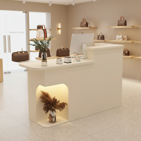 Comptoir de réception moderne et simple en bois pour salon de beauté, magasin de vêtements, boutique de mode, hôtel et immeuble de bureaux