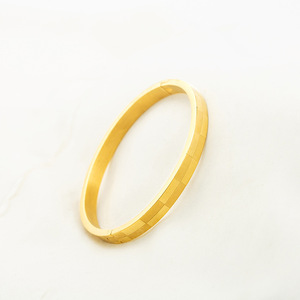 สร้อยข้อมือไทเทเนียมชุบทองสไตล์ยุโรปอเมริกันลายเรขาคณิต เครื่องประดับแฟชั่นผู้หญิง ฤดูร้อน 2022 - Product Image 3