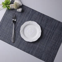 Ensemble d'assiettes plates blanches rétro en relief de la série European Palace Gravure Durable Céramique Porcelaine de restaurant Ensemble de plats de service