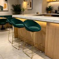 Chaise de bar moderne en velours rembourrée avec siège en forme de bol et structure métallique pour bar à domicile et café, livraison rapide