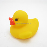 Mini canard en caoutchouc souple PVC lumineux et sonore à presser pour enfants