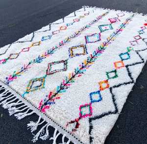 Tapis en laine azilale authentique marocain fait à la main style Beni Ourain personnalisable noué à la main pour la décoration de n'importe quelle pièce - Product Image 1