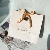 Sacs en papier personnalisés de luxe pour cadeaux de mode avec logo imprimé à chaud, emballage de bijoux, sac de shopping portable