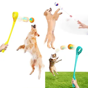 All'ingrosso Pet Training Ball Launcher Pet Throw Cue per Cat Dog giocattolo interattivo all'aperto con Club di lancio