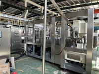 Machines entièrement automatiques de fabrication de boissons gazeuses peuvent remplir les canettes en aluminium pour les boissons