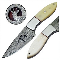 Magnifique couteau de chasse Skinner à lame fixe de 4 pouces en acier Damas OEM fait main, 58-60 HRC, pointe tombante, avec poignées en os de chameau et contreforts en acier.