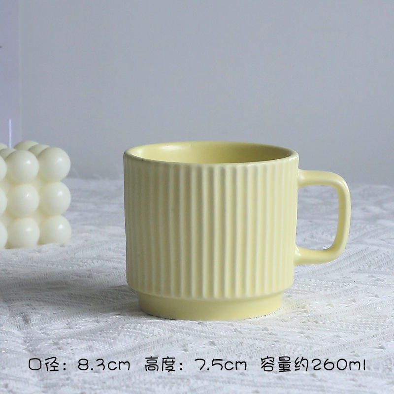 ถ้วยเดียวสีเหลืองครีม