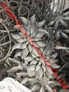 Valla y Puerta de Hierro Forjado Moderno, Diseño Intrincado de Flores y Hojas, Resistente a la Oxidación, Duradera y Fácil de Montar - Product Image 5