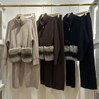 Ensemble tricoté 2 pièces pour femme : Veste pull à col montant et demi-zip avec poches en fourrure de lapin Rex et pantalon large taille haute