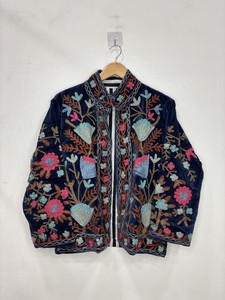 Chaqueta de Terciopelo con Bordado Suzani Indio, Chaqueta Unisex de Primavera, Prenda Exterior Étnica de Lujo, Abrigo Boho Suzani para un Look Bohemio Chic - Product Image 6