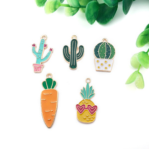 Surtido de Dijes Esmaltados de <span class=keywords><strong>Cactus</strong></span>, Piña y Zanahoria en Tono Dorado, Aleación de Zinc para Pulseras de Amantes de las Plantas - Product Image 1