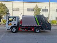 Camion à ordures compacté Sinotruk de 6 mètres cubes pour utilisation en rue