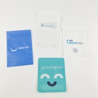 Étui d'alignement en silicone avec logo personnalisé Kit de retenue d'emballages buccaux polyvalents pour prothèses dentaires Sac en plastique pour orthodontie