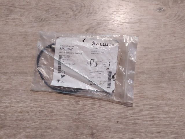 Bes019w 516-3040-i02-c-s49-00,3 Inductive Sensor [new] Brand New, Original Product with a One-year Warranty