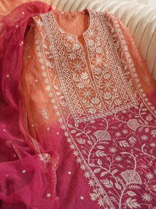 Ensemble Kurta Dupatta Pantalon Designer Chikankari Semi-Couture en Chanderi avec Broderie de Perles et Broderie à la Main – Tenue Ethnique Premium - Product Image 4