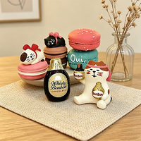 Japanse kat DIY Valentijnsdagcadeaus Piramide Fee Hars Handgemaakt Handgeschilderd Liefdesmuziek Aardbei-chocolade Decoratief