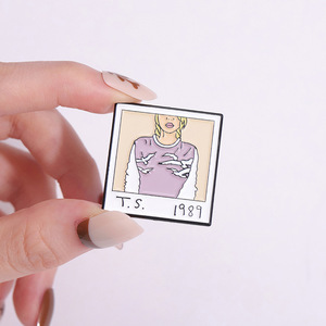 Broche creativo de <span class=keywords><strong>Taylor</strong></span> Singer, Pin de esmalte suave, artesanía de Metal, insignia de álbum de música <span class=keywords><strong>Swift</strong></span>, Pin de solapa y regalo de joyería de moda para fanáticos - Product Image 3