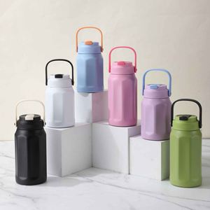 Stainless Steel Tumbler With Modern Design and Vacuum Insulation - Product Image 1