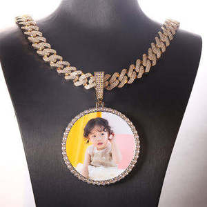 Colgante de medallón redondo XL de circonita cúbica estilo Hip Hop Iced Out, colgante de moissanita de círculo grande con sublimación de imagen personalizada - Product Image 1
