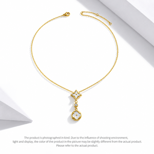 Collier pendentif coquille blanche en acier inoxydable plaqué or 14 carats sous vide, breloque verticale, chaîne réglable 42+6 cm - Product Image 1