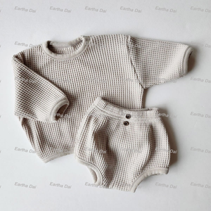 Ropa de moda para niños personalizada Color sólido Waffle manga larga al por mayor pantalones cortos para bebés conjuntos de ropa para niños - Product Image 2