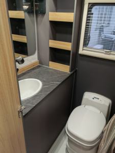 Camper 4x4 économique, <span class=keywords><strong>camping</strong></span>-<span class=keywords><strong>car</strong></span> 6 places <span class=keywords><strong>avec</strong></span> espace de vie spacieux, <span class=keywords><strong>camping</strong></span>-<span class=keywords><strong>car</strong></span> 4x4 haut de gamme pour voyages en famille et aventures - Product Image 4