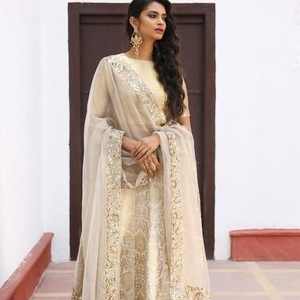 Vestido hasta el suelo de diseñador de lujo con bordado para ocasiones de boda y fiesta - Product Image 1