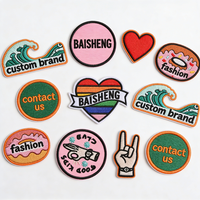 Écusson brodé thermocollant personnalisé de haute qualité, patch brodé de luxe pour vêtements, étiquette de chapeau, patchs tissés pour vêtements