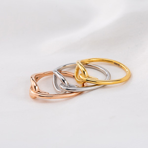 แหวนลายเรขาคณิต ไทเทเนียมสตีล สีโรสโกลด์ สีเงิน สีทอง เครื่องประดับผู้หญิง ของขวัญ เครื่องประดับแฟชั่น - Product Image 2