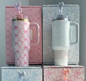 แก้วน้ำสแตนเลสแบบมีหูจับ ขนาด 40 ออนซ์ พร้อมกล่องของขวัญ ขายส่ง แก้วน้ำเก็บความเย็น พร้อมหลอดสแตนเลส สำหรับกิจกรรมกลางแจ้ง - Product Image 3