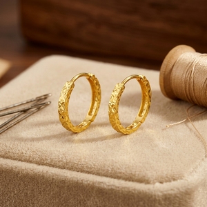 Pendientes de Aro Facetados de Oro Sólido de 18K para Mujer, con Corte Brillante y Textura, Joyería Fina, Elegantes Pendientes Huggie de Oro Real para Fiesta o Boda - Product Image 2