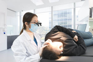 Loupes binoculaires ergonomiques avec bandeau LED pour chirurgiens, neurochirurgiens <span class=keywords><strong>et</strong></span> professionnels médicaux – Vente en gros - Product Image 5
