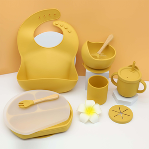 Accessoires de repas et d'alimentation : Ensemble de vaisselle bébé en silicone 10 pièces avec bavoir à ventouse, cuillère et assiette - Product Image 6