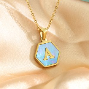 Edelstahl-Schmuck Blaue Muschel-Schmuckstücke Buchstaben-Anhänger Stahlkette 26 Buchstaben-Anhänger Alphabet-Halskette Geschenk für Frauen - Product Image 5