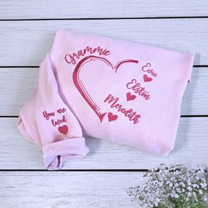 <span class=keywords><strong>Sudadera</strong></span> con capucha bordada personalizada con corazón grande en el pecho, regalo de Grammie para los nombres de los abuelos, tela de Jersey, temporada de invierno - Product Image 3