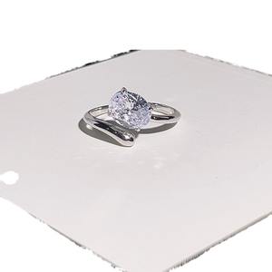 Bague Minimaliste en Argent Sterling S925 avec Moissanite, Style Haute Couture, Tendance Urbaine, Luxe Léger, Forme Ovale Effet Diamant Œuf de Pigeon - Product Image 5